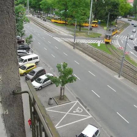 纳鲁托维卡一室公寓 华沙